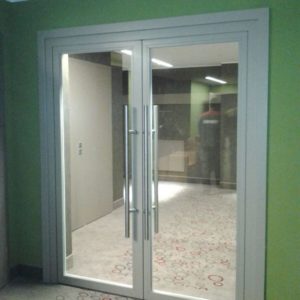 Противопожарная алюминиевая дверь EI 45 / серия FRM7195