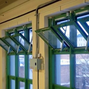 Противопожарный витраж с противопожарными фрамугами из алюминиевого профиля / серия FRM7233